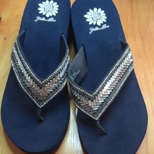 Yellow box women's blue sandals size 8